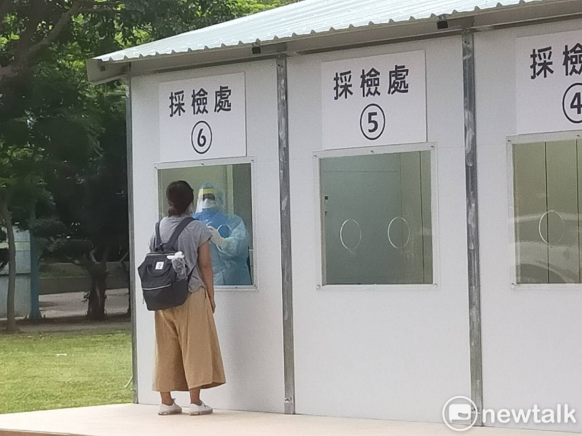 桃園市保留開設桃園中路社區採檢站及中壢中正公園社區採檢站，提供專案採檢或預防性採檢。 圖：林昀真/攝（資料照）