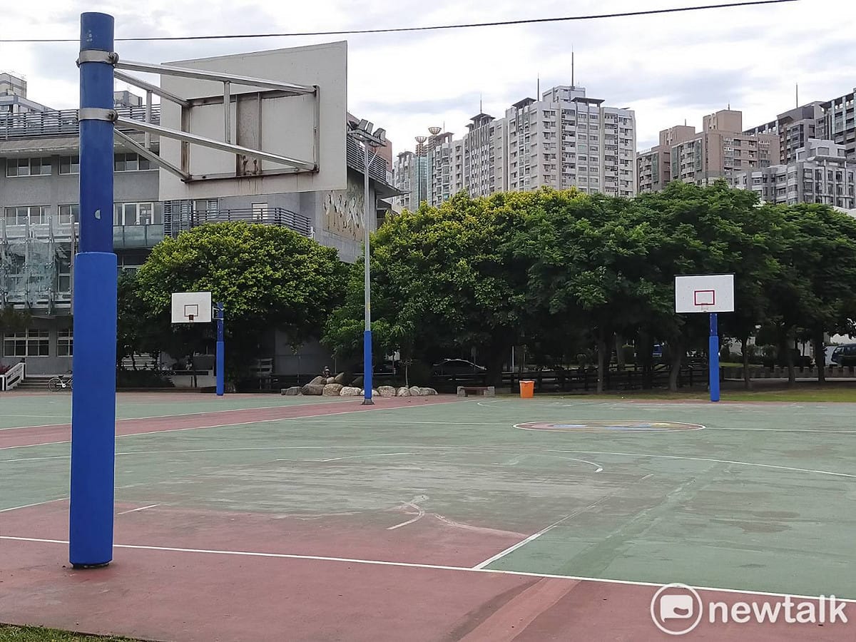 台北市宣布26日起國小室外空間開放。 圖：林昀真 / 攝（資料照）
