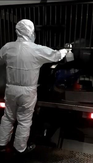 動保處進行車輛消毒。  圖：新北市動保處提供