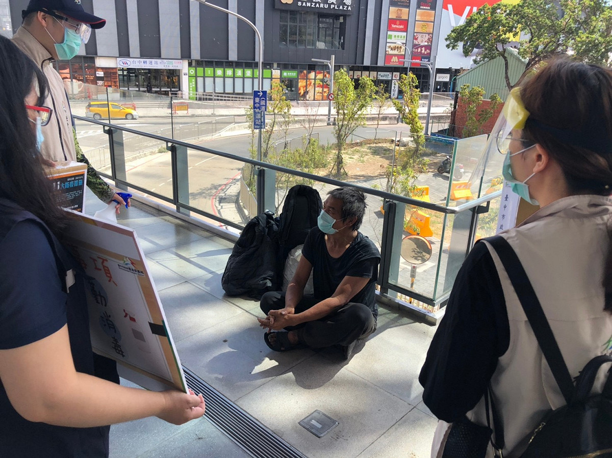 中市啟動「街友關懷專案」  23處地毯式環境清消。 台中市政府/提供