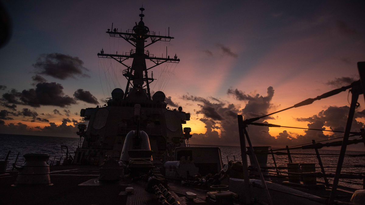伯克級驅逐艦「威爾伯號(DDG-54)」在南海執行自由航行任務。 圖：翻攝U.S. Pacific Fleet推特