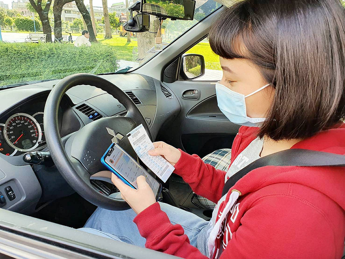路邊停車費線上繳費更省錢 圖：新北市交通局提供。