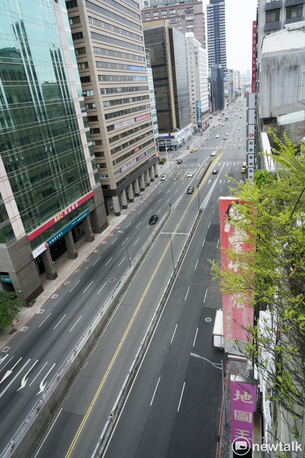 台北火車站前的忠孝西路禁行機車限制，終於將在今年解禁。 圖：張良一/攝