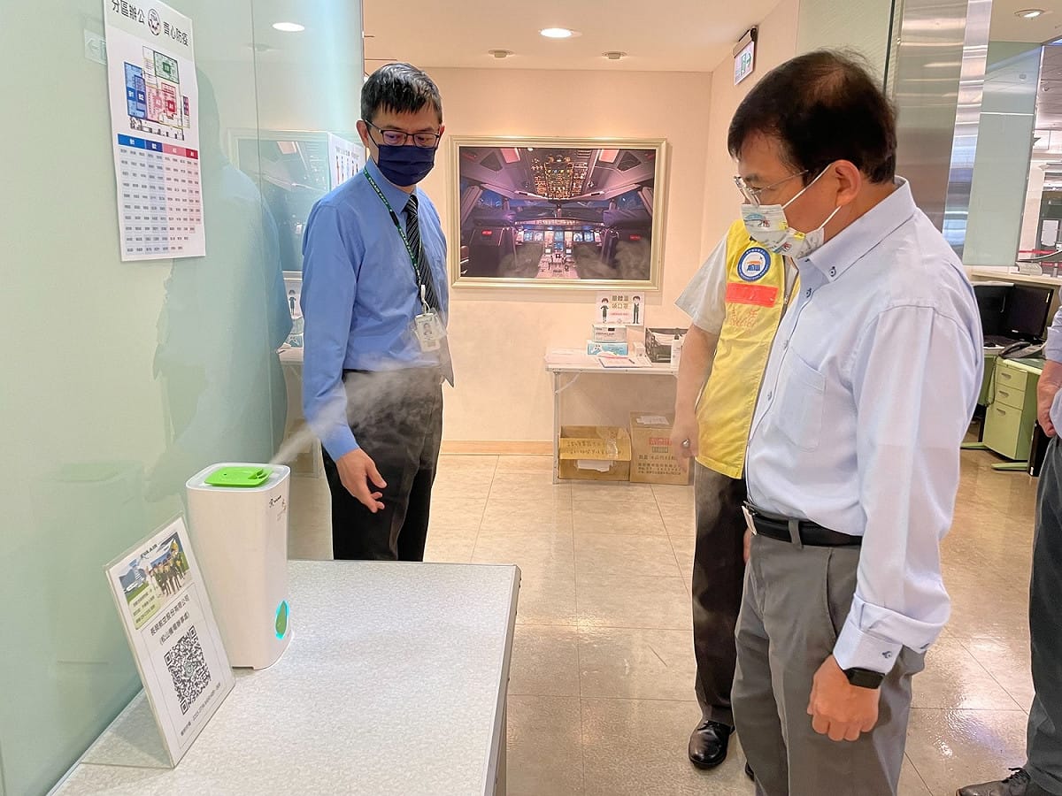 王國材視察松山機場與桃園機場清消作業。 圖：交通部／提供