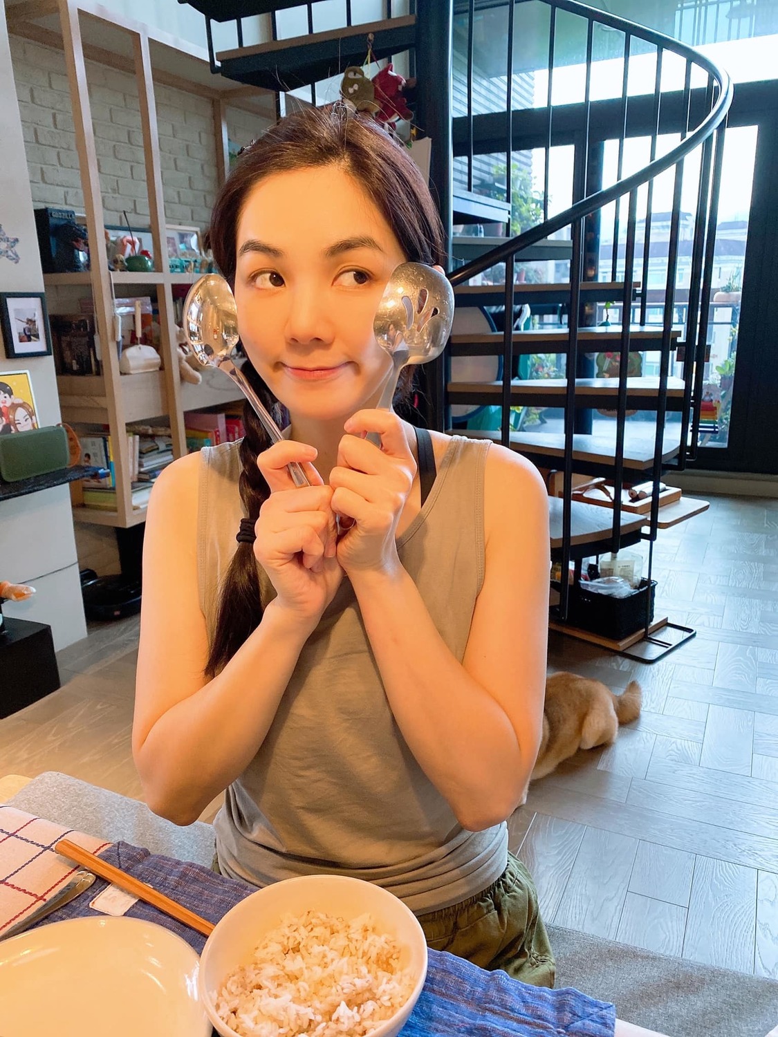 Ella在臉書笑稱自己「目前的職業是全職家庭主婦」。 圖：翻攝自Ella FB