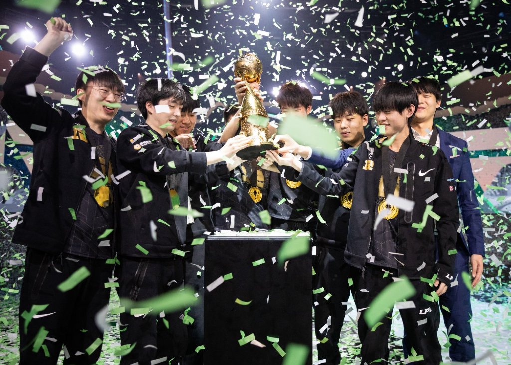 Royal Never Give Up在五局大戰擊敗DWG KIA，繼2018年後再奪MSI冠軍。 圖：翻攝自英雄聯盟賽事微博
