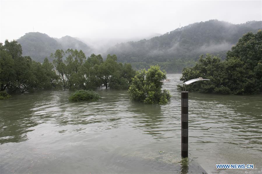 中國浙江省水文管理中心表示，今天（24日）早上7點，錢塘江蘭溪站達到警戒水位。 圖：翻攝自新華社
