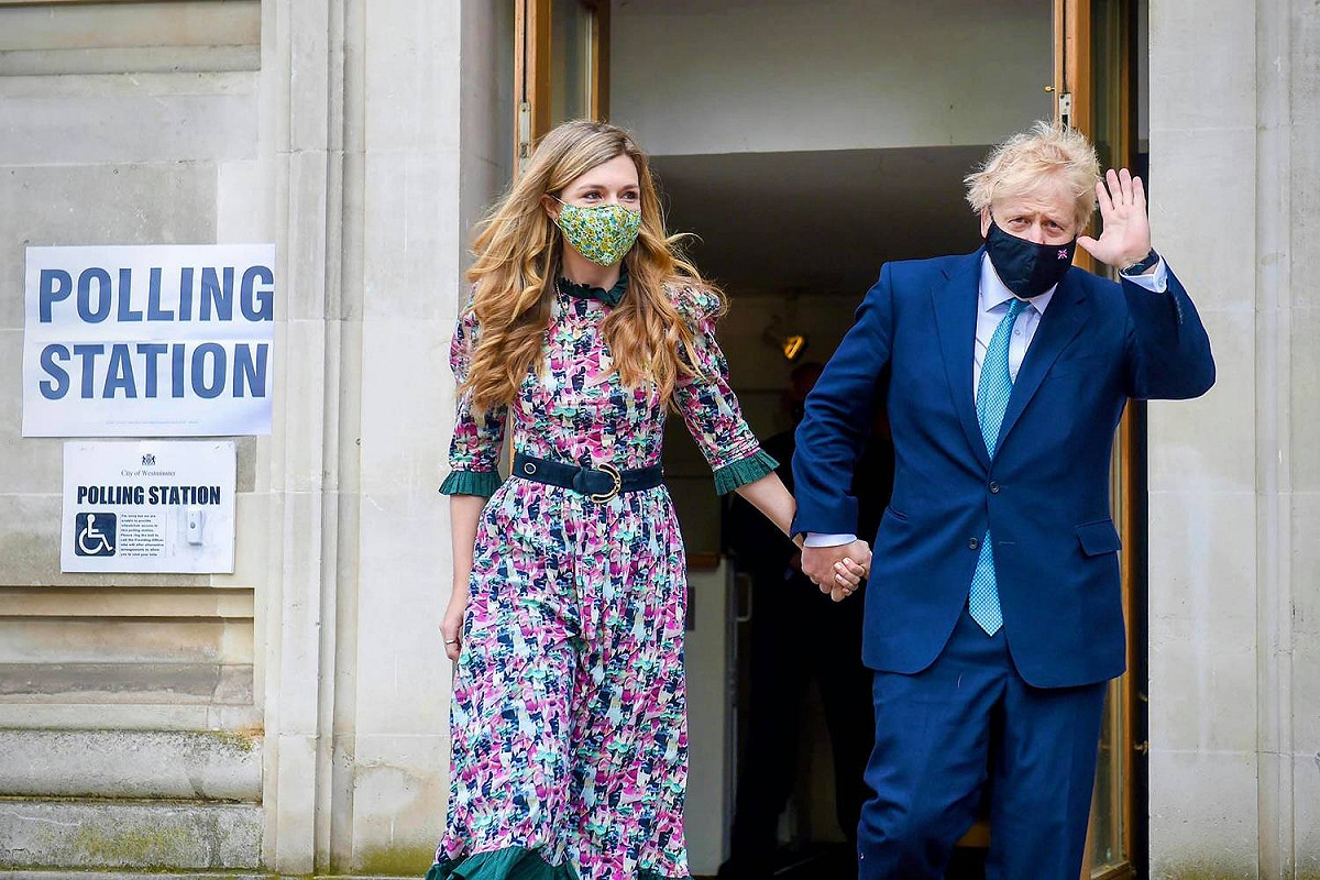 英國首相強生（Boris Johnson）和未婚妻席孟茲（Carrie Symonds）傳婚期定在明年夏天。 圖：翻攝自強生臉書
