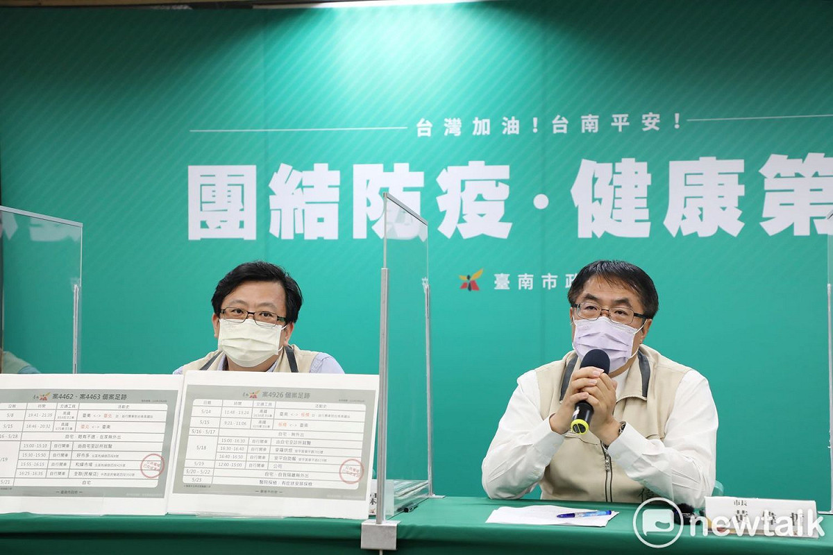 中央流行疫情指揮中心今日報告全台新增334例本土案例，台南市新增3例確診個案，台南市長黃偉哲及衛生局局長許以霖下午舉行記者會說明相關防疫作為。 圖：黃博郎／攝
