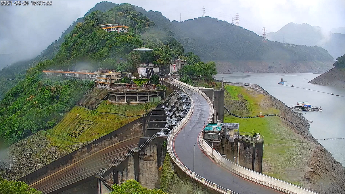石門水庫集水區持續降雨中。 圖：翻攝自桃園智慧旅遊雲 Taoyuan Travel／YouTube