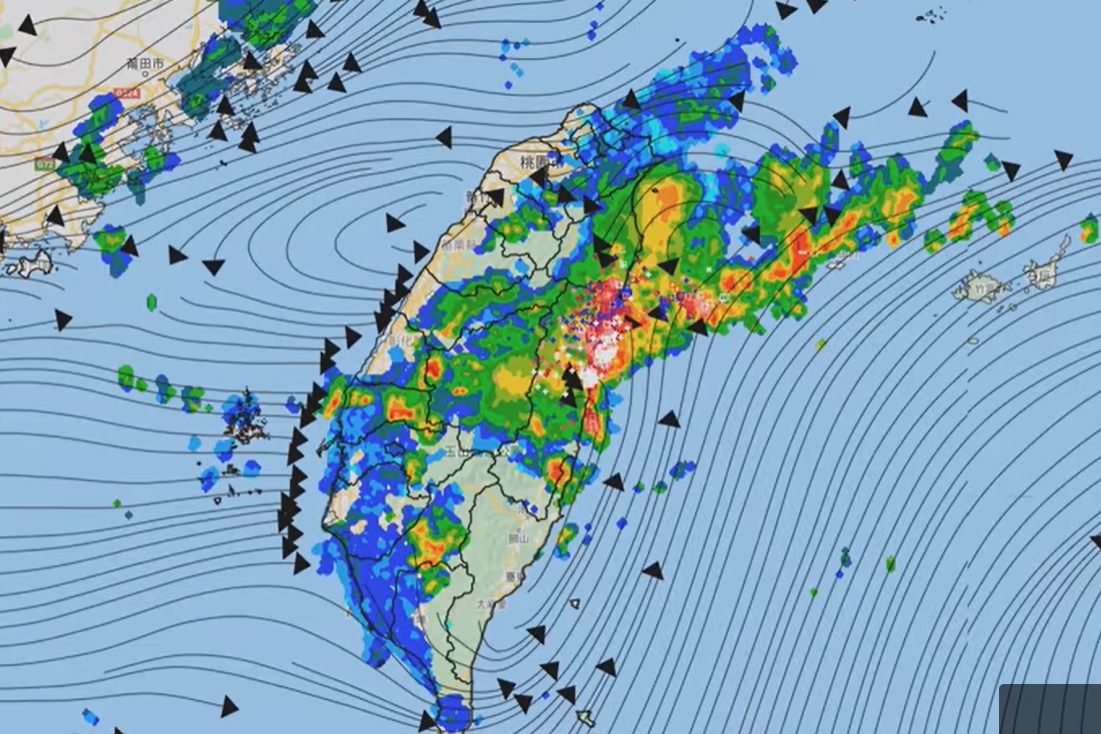 氣象專家彭啟明在臉書分享昨日午後對流降雨情形縮時影片。 圖：擷取自彭啟明臉書