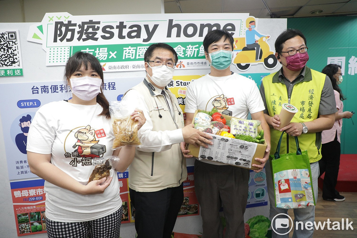 因應民眾防疫期間在家料理的需求，農業局媒合有機蔬菜及水產養殖業者推出「有機蔬菜箱」以及「鱻到邸」，動動手指頭就有新鮮蔬菜和海鮮送到你家，蔬菜箱有500-880元的品項可選擇。 圖：黃博郎／攝