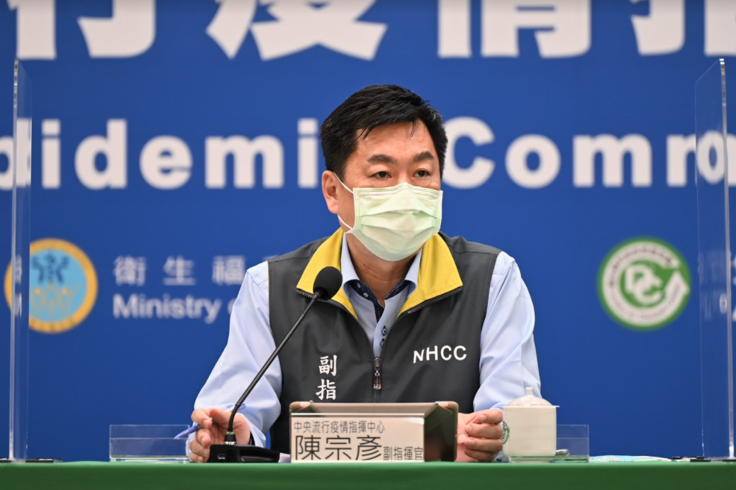 指揮中心副指揮官陳宗彥說明，全國共有５萬警消列在優先施打疫苗名單中。 圖：指揮中心／提供
