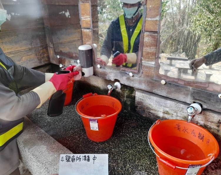 大坑登山步道廁所消毒。 台中市政府/提供
