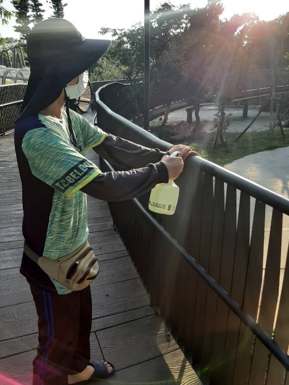 大甲鐵砧山雕塑公園消毒。 台中市政府/提供