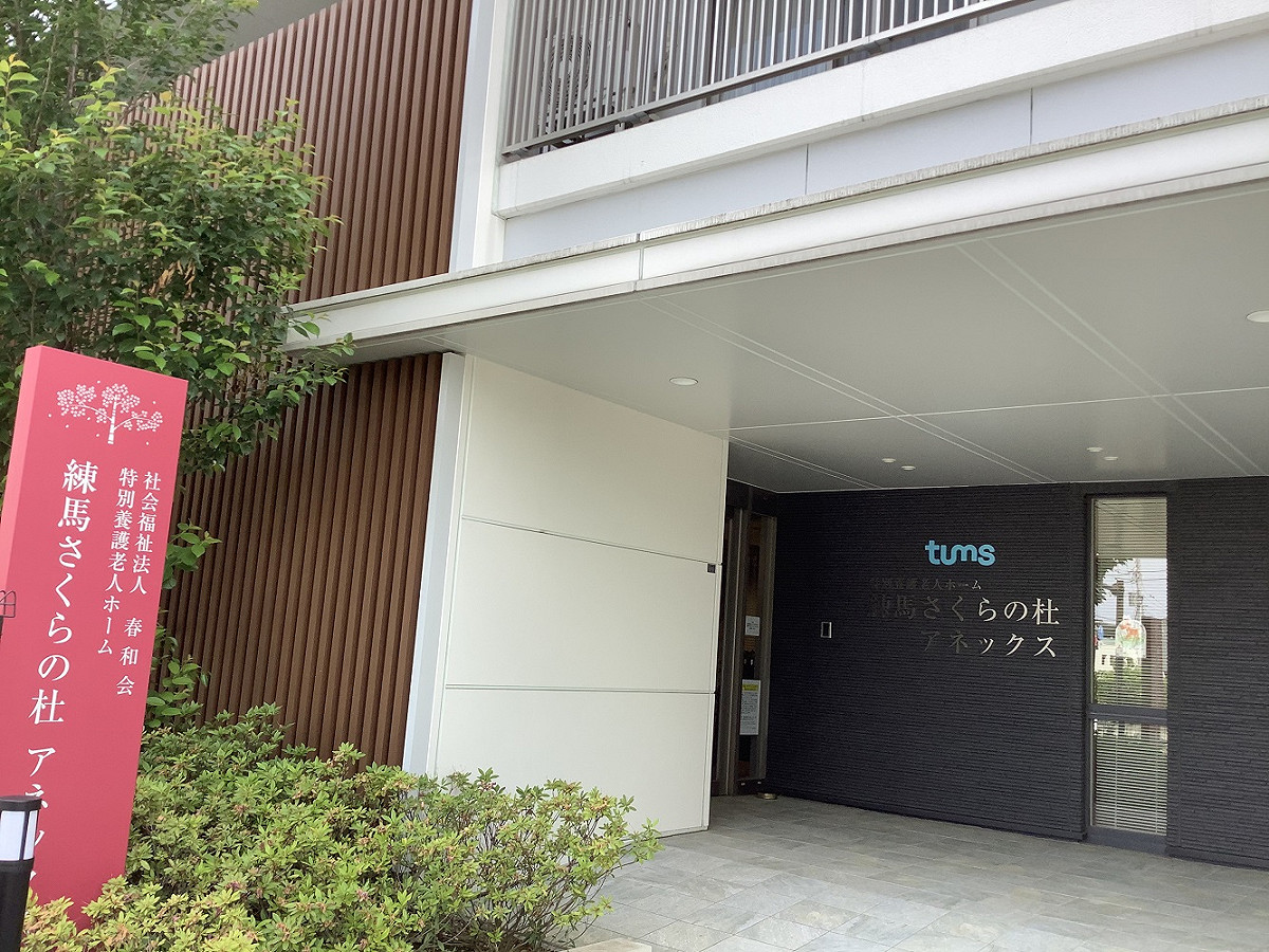 日本各地方政府加強對於老人院等職員的PCR檢測，防止設施內感染而造成重症及死亡暴增。 圖：劉黎兒攝