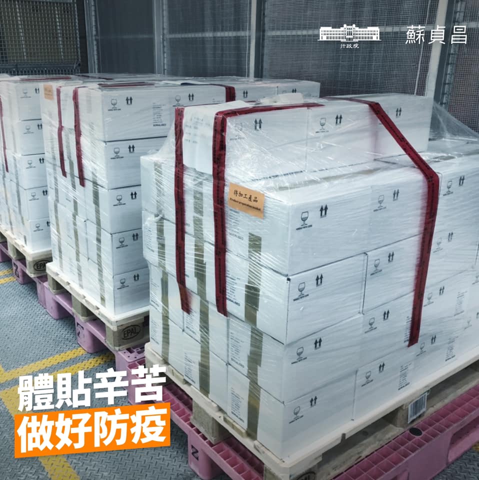 蘇貞昌指出，每一批進到台灣的疫苗，都要經過政府嚴格的檢驗，由專業人員來確保安全性和有效性，並以高標準的物流來分送到各地。 圖：翻攝自蘇貞昌臉書