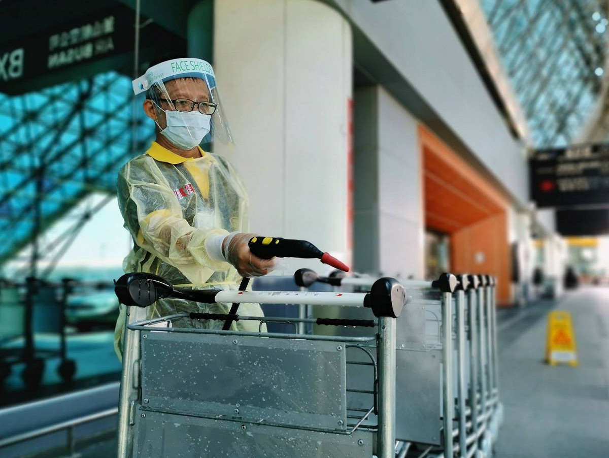 桃機清潔員群聚案持續擴大，清潔公司全員採檢結果出爐，除了已知的7人確診，其餘皆為陰性。 圖：桃機／提供（資料照）