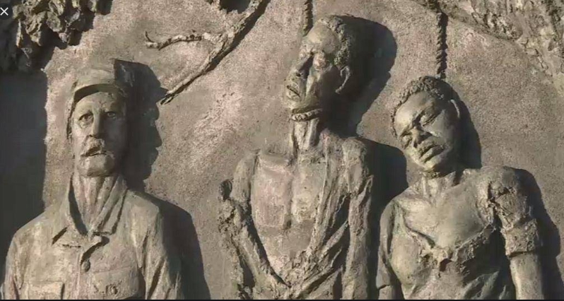 納米比亞為德國殖民時期挺身反抗的人民豎立紀念雕像。 圖 : 翻攝自搜狐