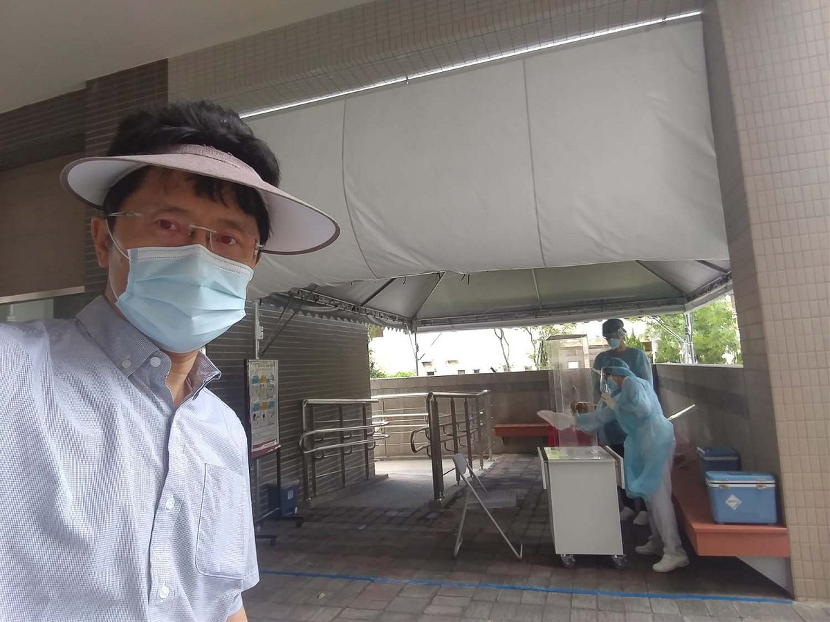 衛福部草屯療養院醫師沈政男今天在臉書上表示，其實疫情發展至今，已經有兩個拐點。 圖：翻攝自沈政男臉書
