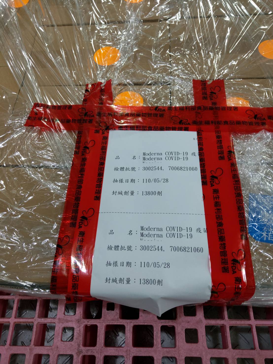 總統蔡英文在臉書上說，我們的任務，是在最短的時間內，讓最多的國人完成疫苗接種。 圖：衛福部食藥署提供