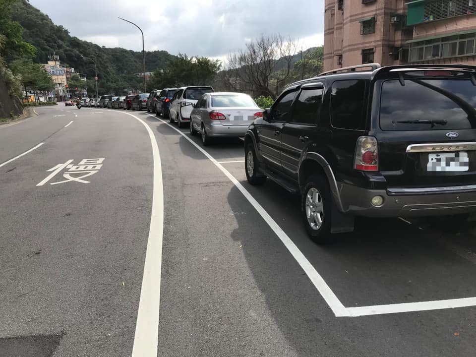 基隆市長林右昌在臉書粉專發文，例假日路邊停車格暫停收費。 圖/林右昌臉書粉專