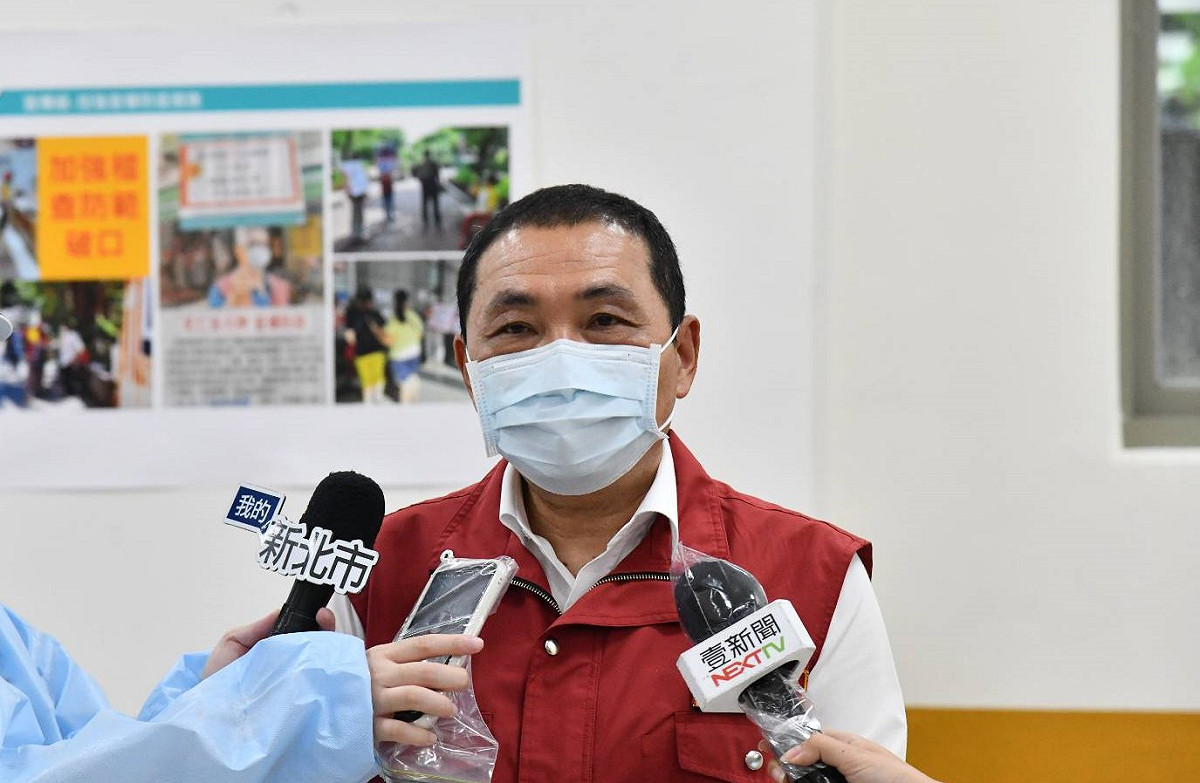侯友宜表示，新北市設立熱區防疫中心，為升級準備操作實戰演練，只要29個行政區都準備好，就可立即進入作戰的全區防疫。 圖：新北市政府/提供