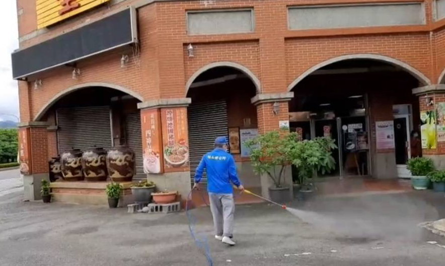 屏縣府今天一早完成彰化確診者足跡消毒作業。 圖：屏東縣政府/提供