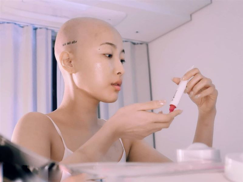 在罹癌之後，黎明總是在鏡頭前展現積極抗癌的樣子。 圖：翻攝自黎明IG