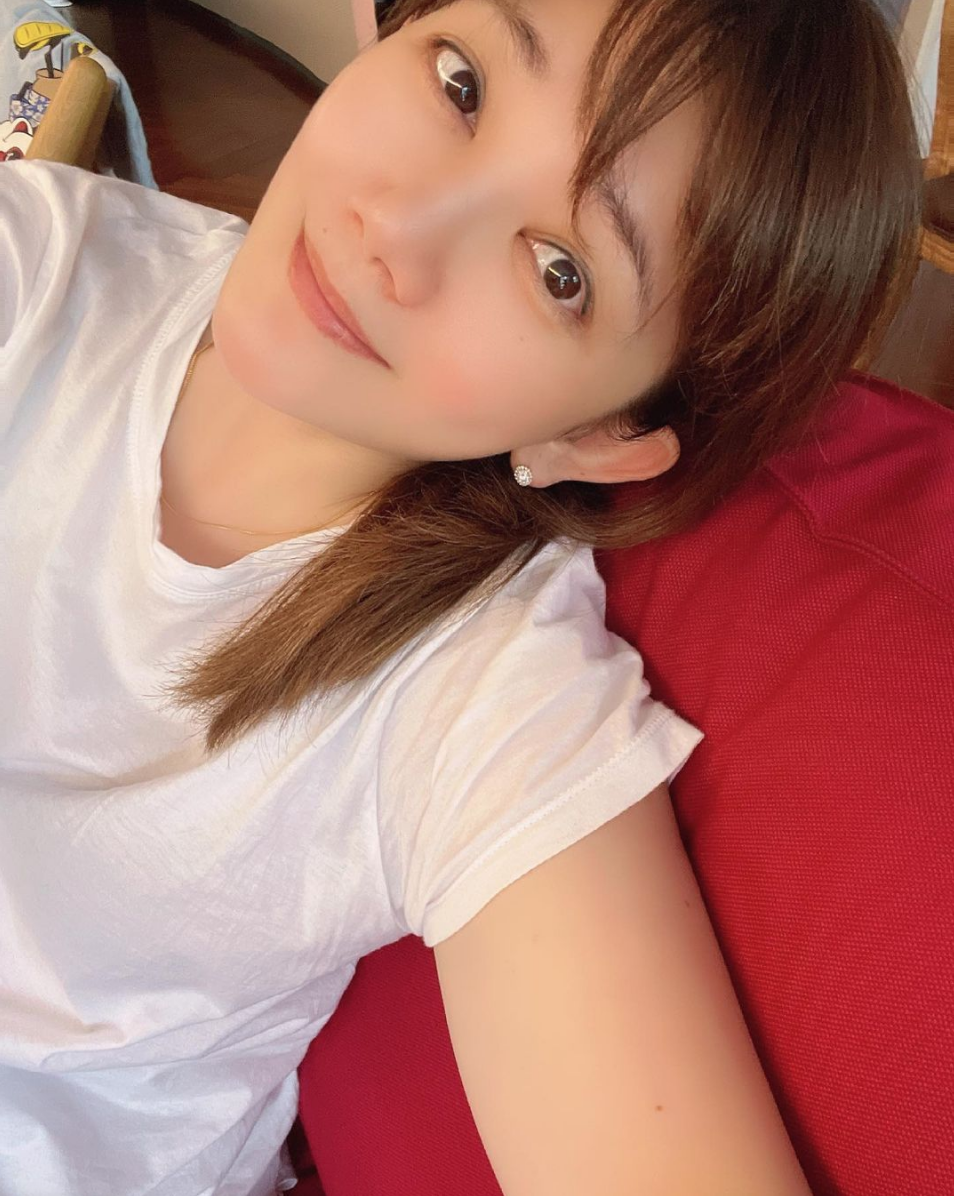 梁靜茹直播時也分享出門和回到家如何消毒，並鼓勵大家接種疫苗。 圖：翻攝自梁靜茹IG
