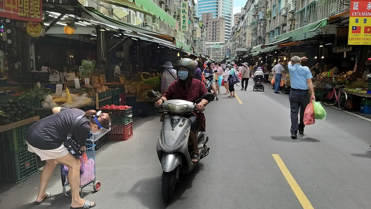 看準宅商機，外送平台宣布進軍傳統市場。 圖：新北市經發局/提供