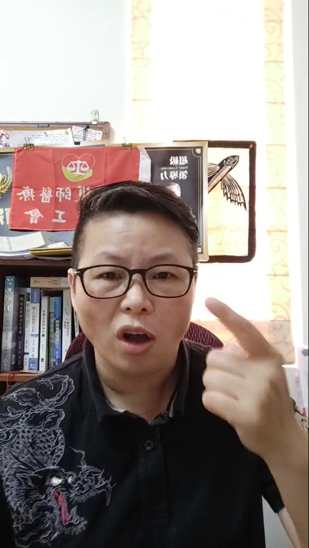 護理師工會理事長陳玉鳳開直播痛批病患各種誇張行徑，並怒嗆指揮中心完全看不到第一線護理人員的需求。 圖：截自陳玉鳳臉書直播