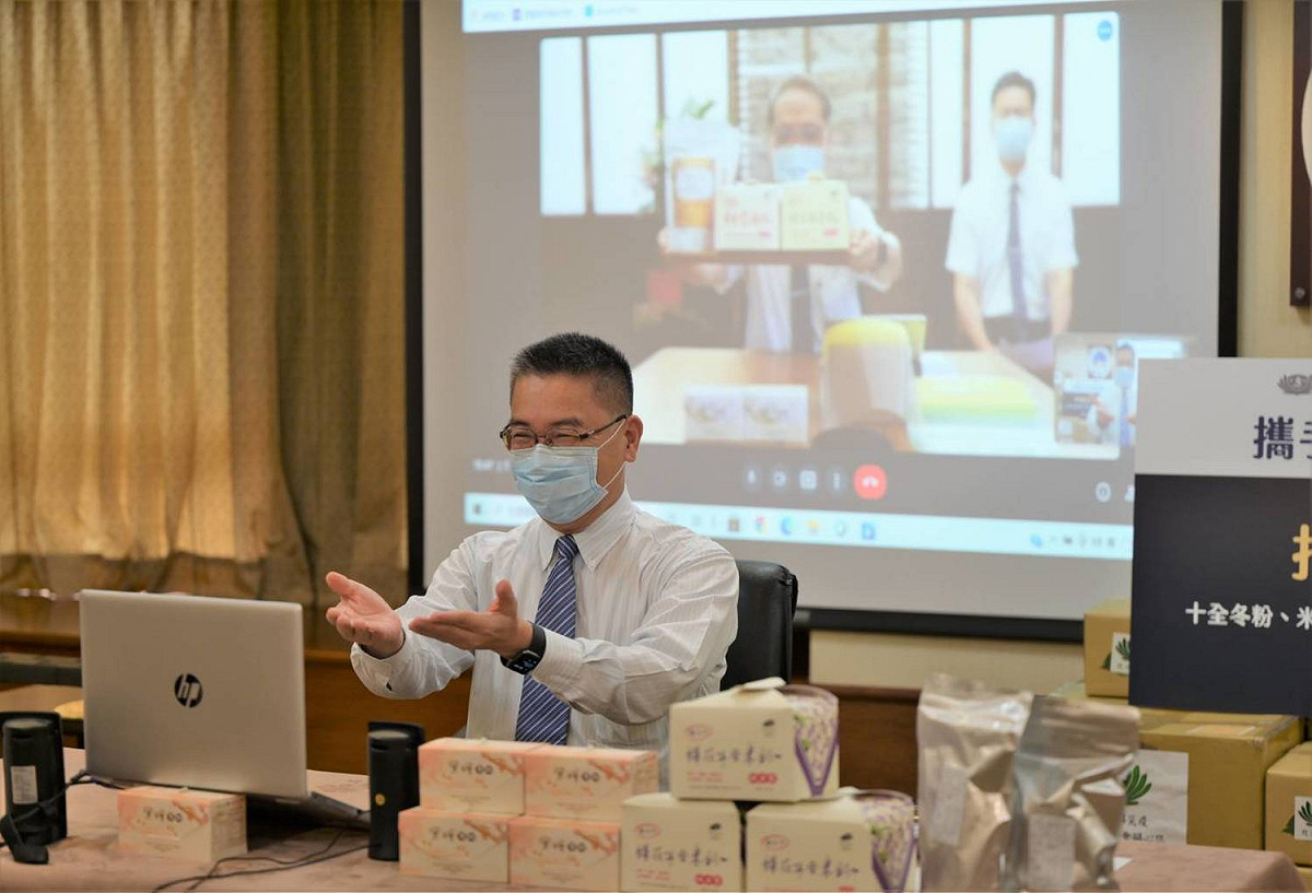 慈濟慈善事業基金會執行長顏博文今(2)日與內政部長徐國勇視訊連線。 圖：內政部提供