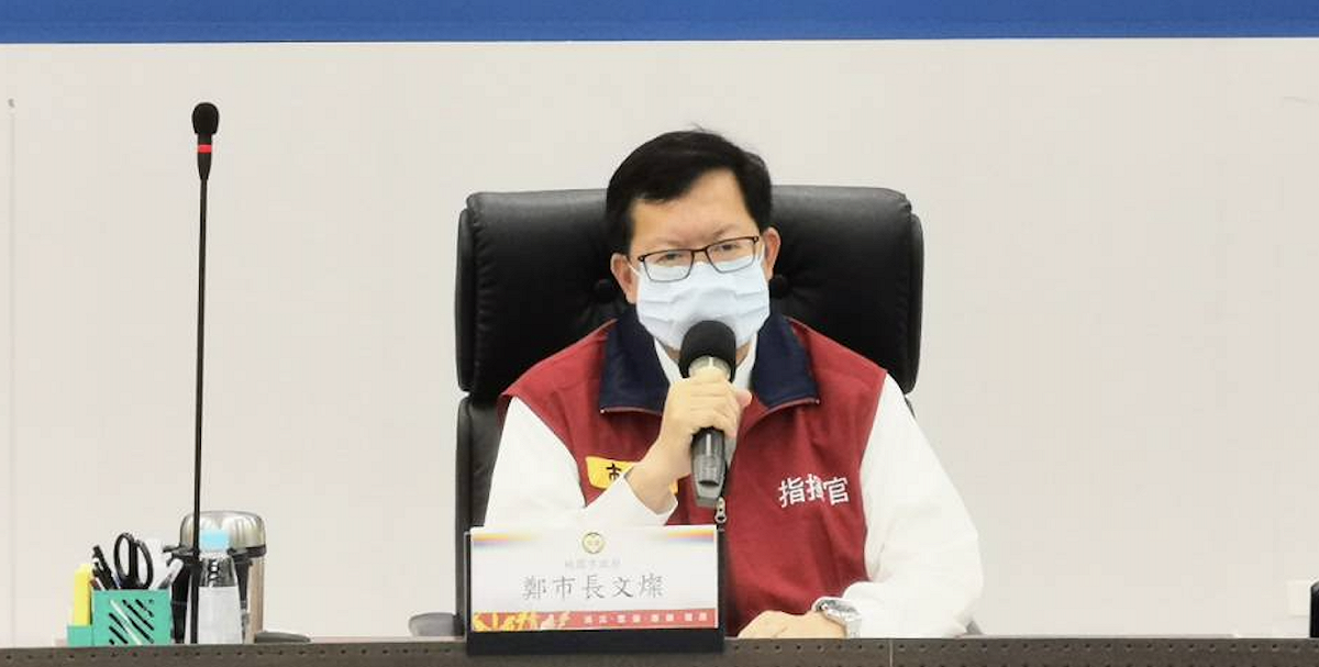 鄭文燦表示，快篩的目的是要找出潛在的感染者，目前並沒有開放個人可到藥房購買快篩劑。 圖：桃園市政府/提供