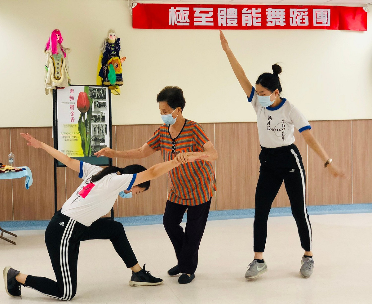 極至體能舞蹈團於109年紓困計畫研發藝術教案。 圖 : 極至體能舞蹈團/提供