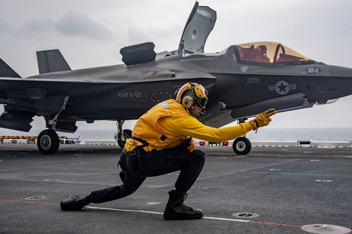 美軍太平洋艦隊3日釋出F-35B戰機在兩棲攻擊艦「美利堅號(LHA-6)」起降訓練的照片。 圖：翻攝U.S. Pacific Fleet推特