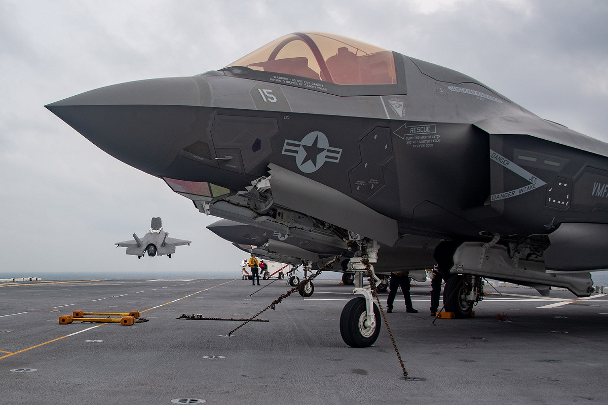 美軍太平洋艦隊3日釋出F-35B戰機在兩棲攻擊艦「美利堅號(LHA-6)」起降訓練的照片。 圖：翻攝U.S. Pacific Fleet推特