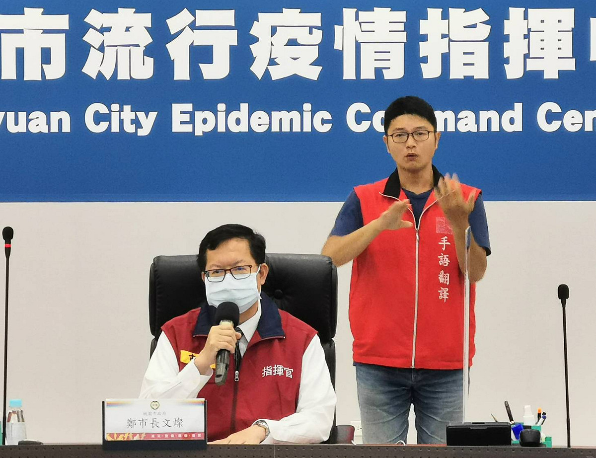 鄭文燦建議軍警、長照、監獄等機構人員也應納入優先接種範圍。 圖：桃園市政府/提供
