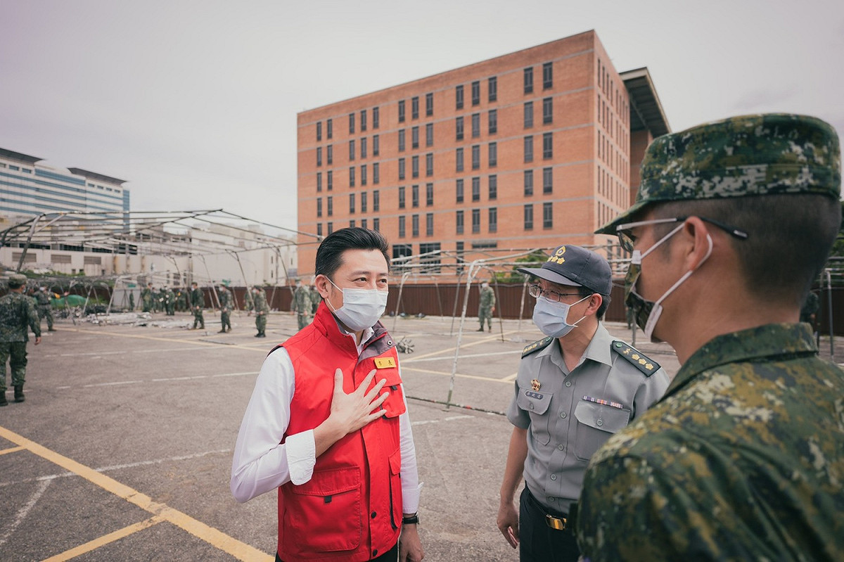 林智堅今日前往視察竹科專案篩檢站。 圖：新竹市政府提供