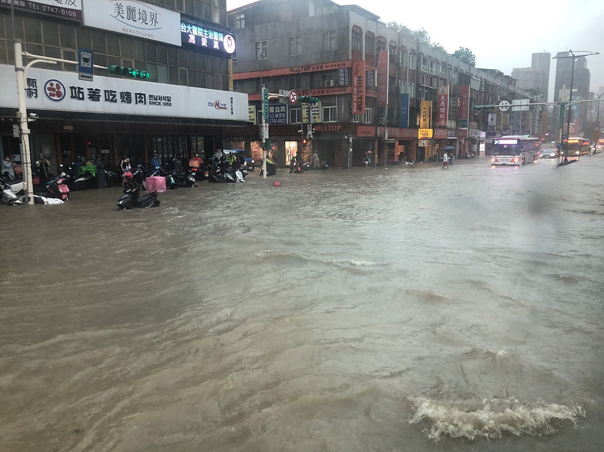 信義區淹水情形 圖:翻攝自臉書