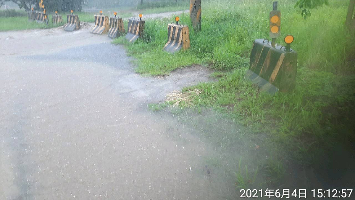 市府已派員進行新鶯堤外道路段管制。 圖：新北市水利局提供