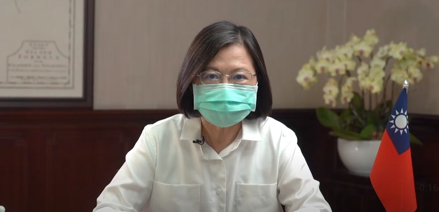 前國民黨國際部外語顧問唐正瑋謾罵：「西方當然喜歡蔡××，她是西方的忠犬。」 圖：翻攝蔡英文臉書