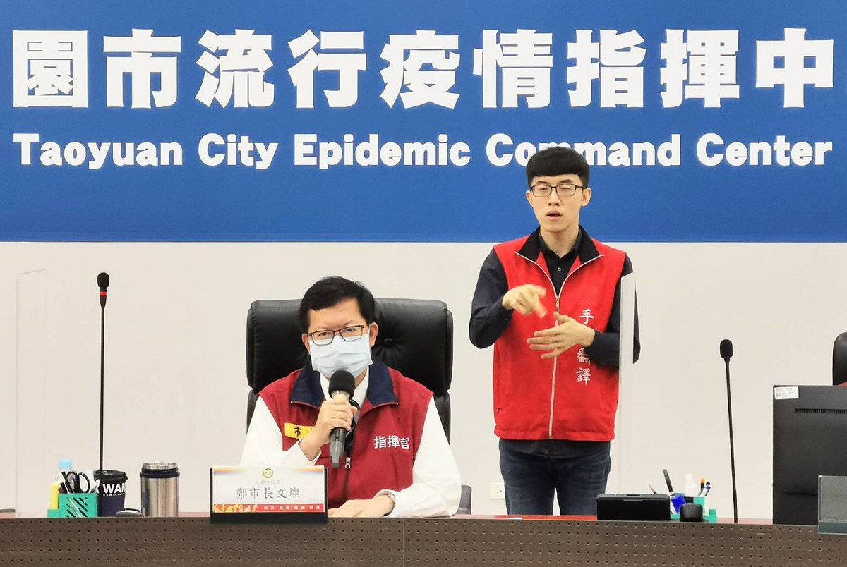鄭文燦宣布桃園市美容美髮7項防疫指引。 圖：桃園市政府/提供