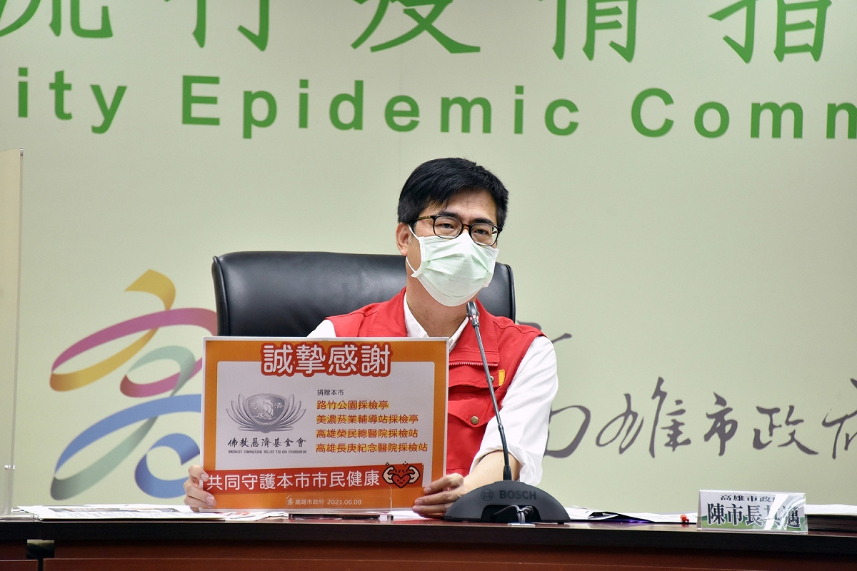 陳其邁給予曹公國小高度肯定與鼓勵。 圖：高雄市政府/提供