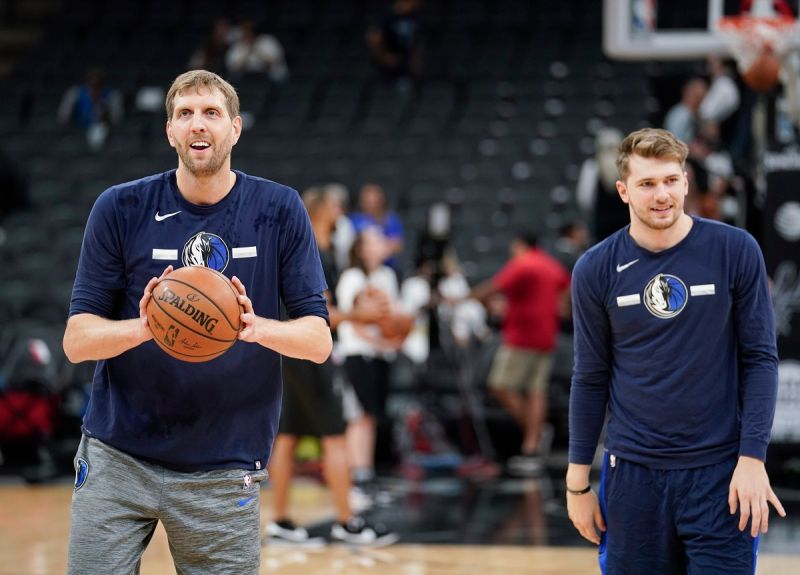 Luka Doncic和Dirk Nowitzki。 圖／美聯社／達志影像