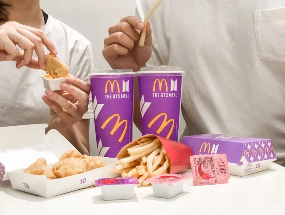 BTS套餐中的「甜辣醬」、「肯瓊醬」是麥當勞以BTS團員最愛的口味特別設計。 圖：麥當勞／提供