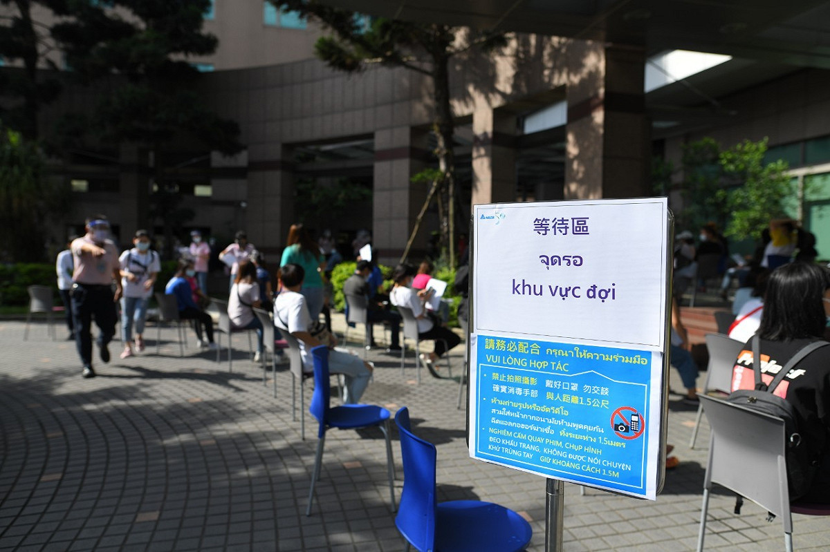 桃園市政府今啟動外籍移工快篩計畫，首場在台達電龜山廠區執行。 圖：桃園市政府/提供