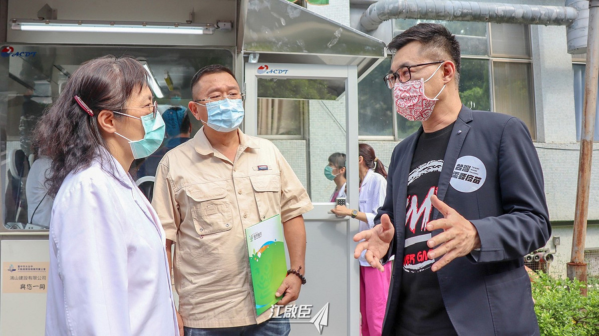 江啟臣表示，四座檢疫亭投入醫療工作，對醫護人員自身的安全與醫療量能的提升是非常重要。 圖：江啟臣服務處/提供