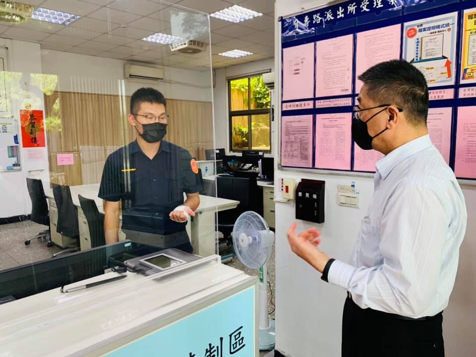 內政部長徐國勇今（9）天下午在臉書發文表示，陳抗行為導致執勤同仁受傷，實極不當，內政部支持警方將此違法民眾移送法辦。 圖：擷自徐國勇臉書