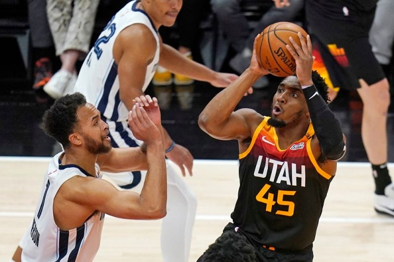 爵士一哥Donovan Mitchell(米契爾)轟下45分，率隊以112:109逆轉快艇拿下次輪G1。 圖／美聯社／達志影像